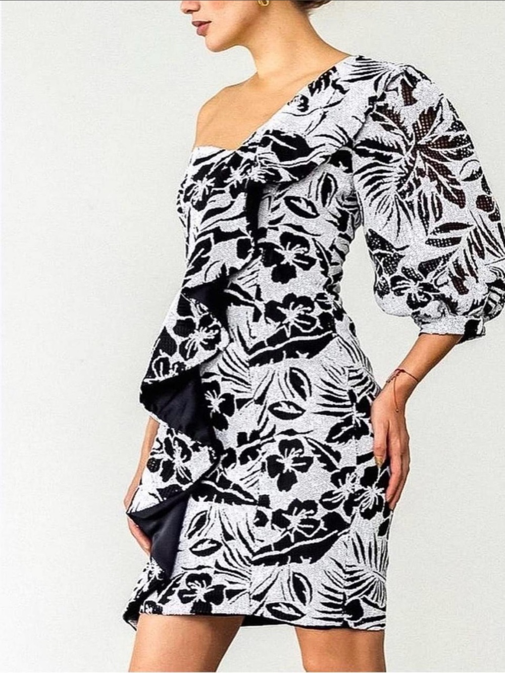 Azulu Black and White One-Shoulder Tropical Ruffle Dress Size 4